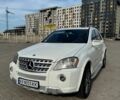 Белый Мерседес М-Класс, объемом двигателя 5.5 л и пробегом 215 тыс. км за 12999 $, фото 1 на Automoto.ua