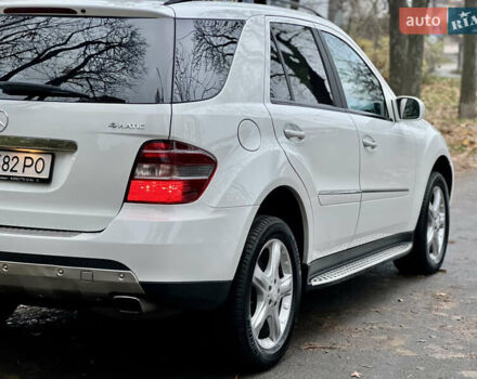 Белый Мерседес М-Класс, объемом двигателя 3.5 л и пробегом 154 тыс. км за 11800 $, фото 10 на Automoto.ua