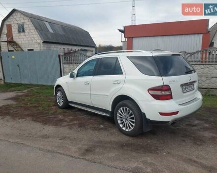 Мерседес М-Класс 2008 в Фастове на Automoto.ua Белый Мерседес М-Класс, объемом двигателя 3.5 л и пробегом 261 тыс. км за 12800 $, фото 1 на Automoto.ua