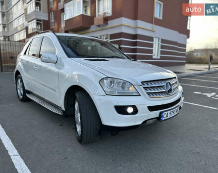 Белый Мерседес М-Класс, объемом двигателя 3 л и пробегом 266 тыс. км за 11650 $, фото 2 на Automoto.ua