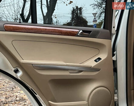 Белый Мерседес М-Класс, объемом двигателя 3.5 л и пробегом 154 тыс. км за 11800 $, фото 19 на Automoto.ua