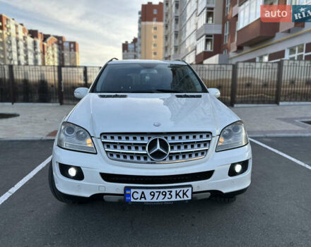 Белый Мерседес М-Класс, объемом двигателя 3 л и пробегом 266 тыс. км за 11650 $, фото 1 на Automoto.ua