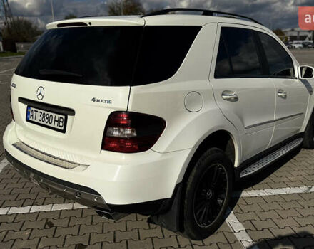 Белый Мерседес М-Класс, объемом двигателя 3.5 л и пробегом 258 тыс. км за 10900 $, фото 6 на Automoto.ua