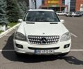 Белый Мерседес М-Класс, объемом двигателя 3.5 л и пробегом 215 тыс. км за 12100 $, фото 1 на Automoto.ua