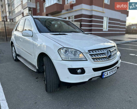 Белый Мерседес М-Класс, объемом двигателя 3 л и пробегом 266 тыс. км за 11650 $, фото 12 на Automoto.ua