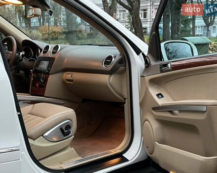 Белый Мерседес М-Класс, объемом двигателя 3.5 л и пробегом 154 тыс. км за 11800 $, фото 25 на Automoto.ua