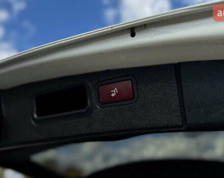 Белый Мерседес М-Класс, объемом двигателя 3.5 л и пробегом 258 тыс. км за 10900 $, фото 25 на Automoto.ua