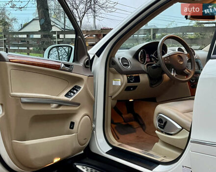 Белый Мерседес М-Класс, объемом двигателя 3.5 л и пробегом 154 тыс. км за 11800 $, фото 13 на Automoto.ua