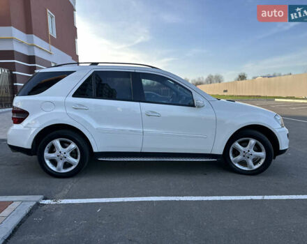 Белый Мерседес М-Класс, объемом двигателя 3 л и пробегом 266 тыс. км за 11650 $, фото 3 на Automoto.ua