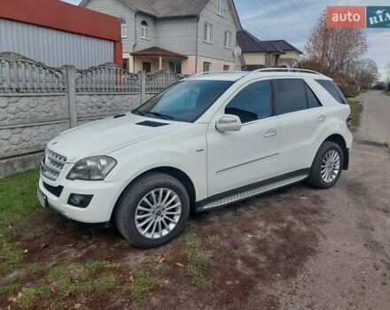 Мерседес М-Класс 2008 в Фастове на Automoto.ua Белый Мерседес М-Класс, объемом двигателя 3.5 л и пробегом 261 тыс. км за 12800 $, фото 7 на Automoto.ua