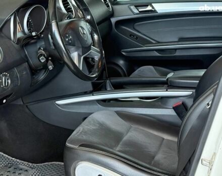 Белый Мерседес М-Класс, объемом двигателя 3 л и пробегом 221 тыс. км за 15990 $, фото 10 на Automoto.ua