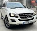 Белый Мерседес М-Класс, объемом двигателя 3 л и пробегом 232 тыс. км за 14750 $, фото 79 на Automoto.ua