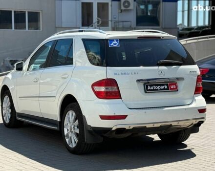 Белый Мерседес М-Класс, объемом двигателя 3 л и пробегом 221 тыс. км за 15990 $, фото 7 на Automoto.ua