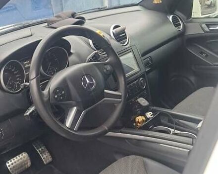 Белый Мерседес М-Класс, объемом двигателя 3 л и пробегом 308 тыс. км за 14500 $, фото 2 на Automoto.ua