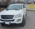 Белый Мерседес М-Класс, объемом двигателя 3.5 л и пробегом 181 тыс. км за 17000 $, фото 1 на Automoto.ua