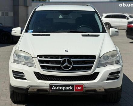 Белый Мерседес М-Класс, объемом двигателя 3 л и пробегом 221 тыс. км за 15990 $, фото 1 на Automoto.ua