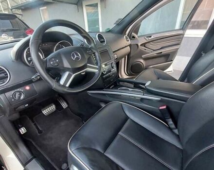 Белый Мерседес М-Класс, объемом двигателя 2.99 л и пробегом 221 тыс. км за 17800 $, фото 8 на Automoto.ua