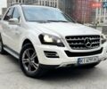 Белый Мерседес М-Класс, объемом двигателя 3 л и пробегом 232 тыс. км за 14750 $, фото 3 на Automoto.ua