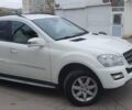 Белый Мерседес М-Класс, объемом двигателя 3.5 л и пробегом 179 тыс. км за 18000 $, фото 5 на Automoto.ua