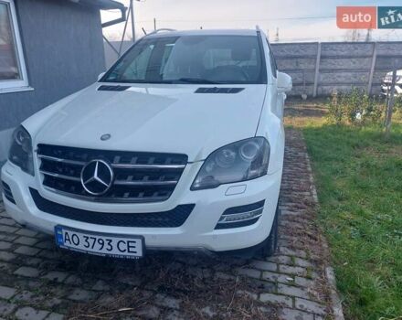 Белый Мерседес М-Класс, объемом двигателя 2.99 л и пробегом 221 тыс. км за 17800 $, фото 4 на Automoto.ua