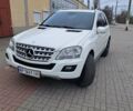 Білий Мерседес М-Клас, об'ємом двигуна 3 л та пробігом 250 тис. км за 15000 $, фото 1 на Automoto.ua