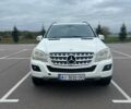 Белый Мерседес М-Класс, объемом двигателя 3 л и пробегом 320 тыс. км за 14200 $, фото 1 на Automoto.ua