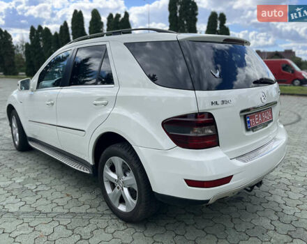 Белый Мерседес М-Класс, объемом двигателя 3 л и пробегом 273 тыс. км за 15450 $, фото 5 на Automoto.ua