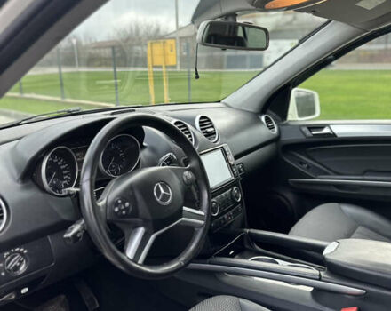 Білий Мерседес М-Клас, об'ємом двигуна 2.99 л та пробігом 185 тис. км за 18500 $, фото 5 на Automoto.ua