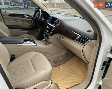 Білий Мерседес М-Клас, об'ємом двигуна 3.5 л та пробігом 195 тис. км за 17550 $, фото 16 на Automoto.ua