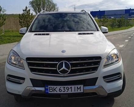 Белый Мерседес М-Класс, объемом двигателя 3 л и пробегом 240 тыс. км за 19200 $, фото 1 на Automoto.ua