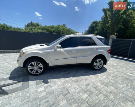 Белый Мерседес М-Класс, объемом двигателя 3 л и пробегом 211 тыс. км за 15600 $, фото 4 на Automoto.ua