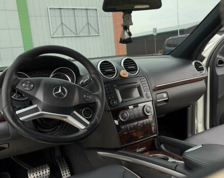 Белый Мерседес М-Класс, объемом двигателя 2.99 л и пробегом 215 тыс. км за 16300 $, фото 10 на Automoto.ua