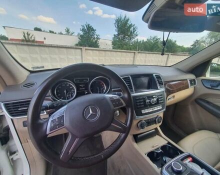 Белый Мерседес М-Класс, объемом двигателя 3 л и пробегом 300 тыс. км за 22222 $, фото 7 на Automoto.ua