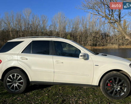 Мерседес М-Класс 2011 в Хороле на Automoto.ua Белый Мерседес М-Класс, объемом двигателя 3 л и пробегом 300 тыс. км за 13000 $, фото 6 на Automoto.ua