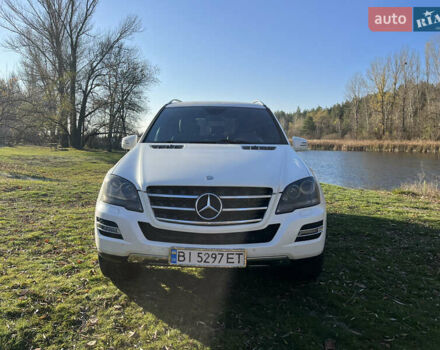 Мерседес М-Класс 2011 в Хороле на Automoto.ua Белый Мерседес М-Класс, объемом двигателя 3 л и пробегом 300 тыс. км за 13000 $, фото 2 на Automoto.ua