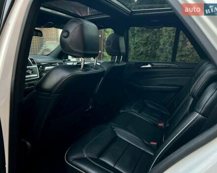 Белый Мерседес М-Класс, объемом двигателя 2.99 л и пробегом 252 тыс. км за 20000 $, фото 12 на Automoto.ua