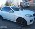 Белый Мерседес М-Класс, объемом двигателя 3 л и пробегом 244 тыс. км за 24000 $, фото 4 на Automoto.ua