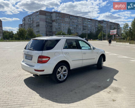 Белый Мерседес М-Класс, объемом двигателя 3 л и пробегом 330 тыс. км за 18500 $, фото 6 на Automoto.ua