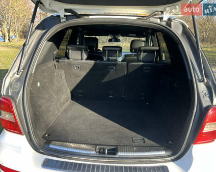 Мерседес М-Класс 2011 в Хороле на Automoto.ua Белый Мерседес М-Класс, объемом двигателя 3 л и пробегом 300 тыс. км за 13000 $, фото 16 на Automoto.ua