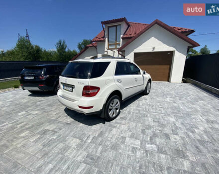 Белый Мерседес М-Класс, объемом двигателя 3 л и пробегом 211 тыс. км за 15600 $, фото 7 на Automoto.ua