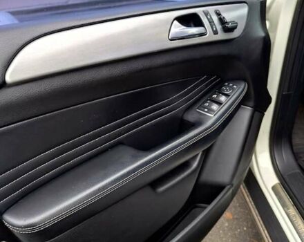 Мерседес М-Класс 2011 в Нежине на Automoto.ua Белый Мерседес М-Класс, объемом двигателя 2.1 л и пробегом 240 тыс. км за 20000 $, фото 7 на Automoto.ua