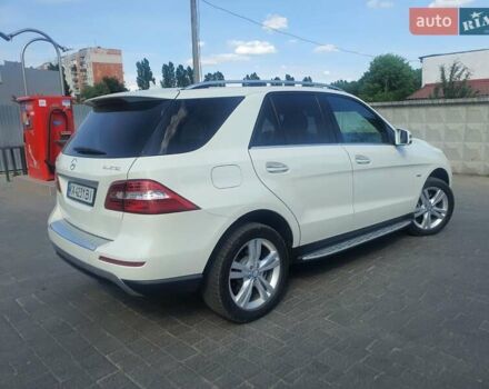 Белый Мерседес М-Класс, объемом двигателя 3 л и пробегом 300 тыс. км за 22222 $, фото 1 на Automoto.ua