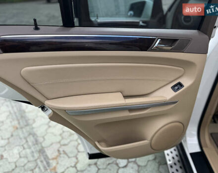 Белый Мерседес М-Класс, объемом двигателя 3 л и пробегом 273 тыс. км за 15450 $, фото 13 на Automoto.ua