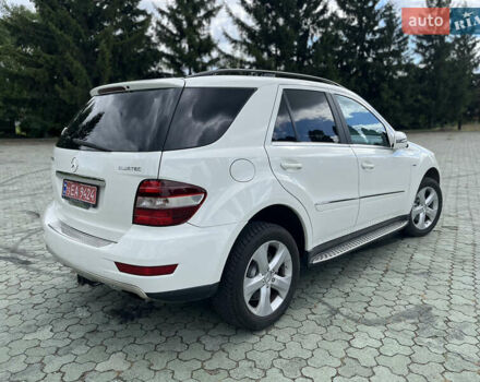 Белый Мерседес М-Класс, объемом двигателя 3 л и пробегом 273 тыс. км за 15450 $, фото 7 на Automoto.ua