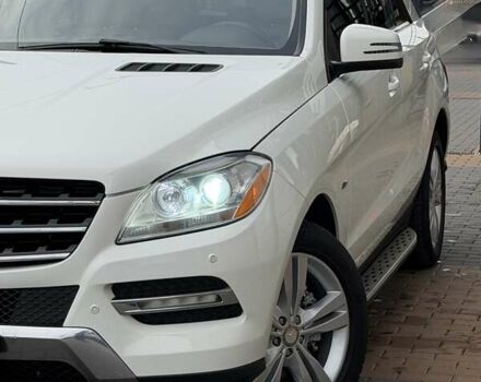 Белый Мерседес М-Класс, объемом двигателя 3.5 л и пробегом 196 тыс. км за 21500 $, фото 5 на Automoto.ua