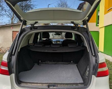 Белый Мерседес М-Класс, объемом двигателя 2.14 л и пробегом 200 тыс. км за 19800 $, фото 6 на Automoto.ua