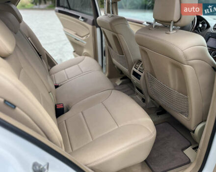 Белый Мерседес М-Класс, объемом двигателя 3 л и пробегом 273 тыс. км за 15450 $, фото 14 на Automoto.ua