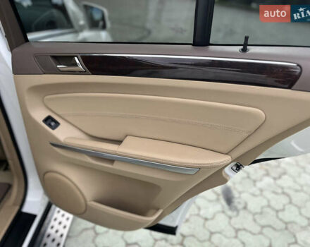 Белый Мерседес М-Класс, объемом двигателя 3 л и пробегом 273 тыс. км за 15450 $, фото 15 на Automoto.ua