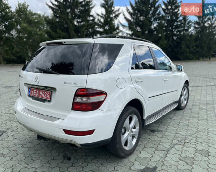 Белый Мерседес М-Класс, объемом двигателя 3 л и пробегом 273 тыс. км за 15450 $, фото 4 на Automoto.ua