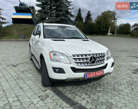 Белый Мерседес М-Класс, объемом двигателя 3 л и пробегом 273 тыс. км за 15450 $, фото 8 на Automoto.ua